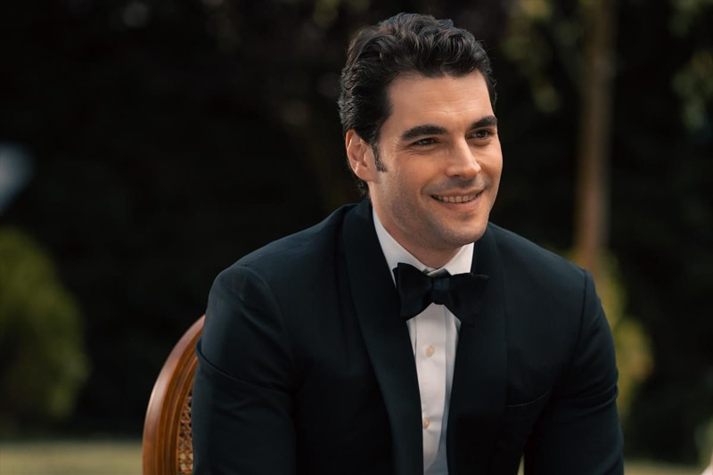 Akın Akınözü Cannes'da! Dedesine ait İstiklal Madalyasıyla dikkat çekti - Resim: 1