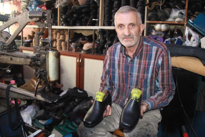 Ordu’da 40 yıllık ayakkabıcı deriyi ateşle boyuyor! “Çırak yok, meslek sönüyor” - Resim: 2