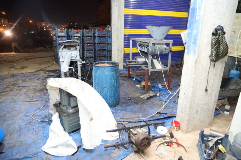 Nar ekşisi imalathanesinden hijyen skandalı! Görüntüler mide bulandırdı - Resim: 4