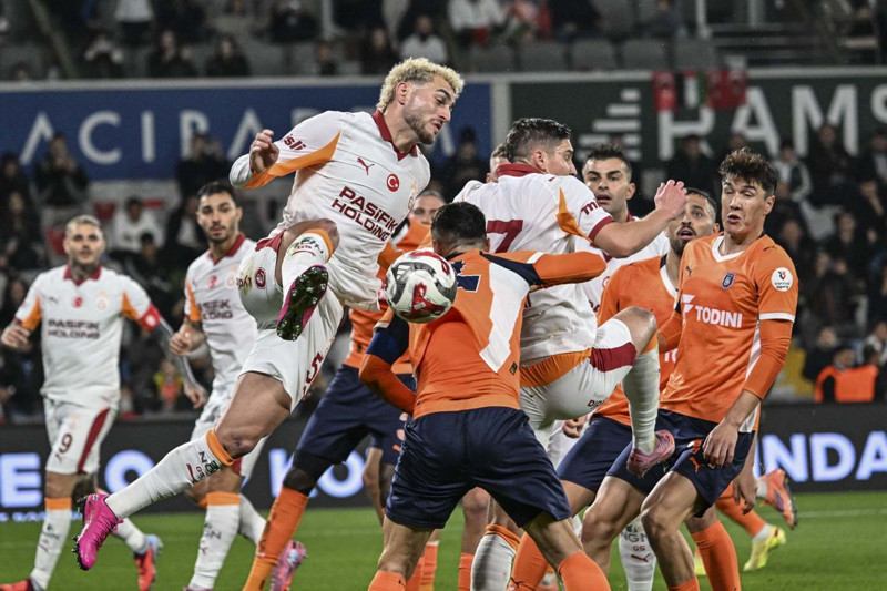 Başakşehir maçında hayal kırıklığı yaratmıştı! Galatasaray efsanesinden yıldız isim için şok yorum: “Hiç düşünmem satarım” - Resim: 2