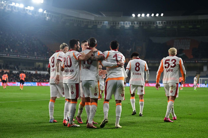 Başakşehir maçında hayal kırıklığı yaratmıştı! Galatasaray efsanesinden yıldız isim için şok yorum: “Hiç düşünmem satarım” - Resim: 4
