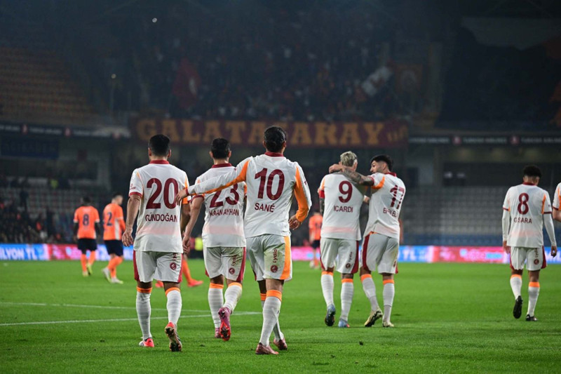 Başakşehir maçında hayal kırıklığı yaratmıştı! Galatasaray efsanesinden yıldız isim için şok yorum: “Hiç düşünmem satarım” - Resim: 5
