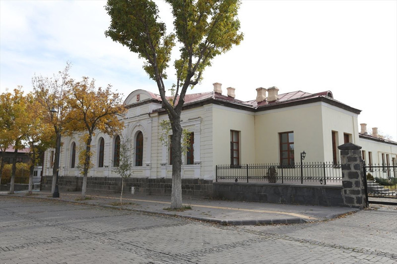 Kars’ta 140 yıl önce inşa edilen taş binalar yeniden hayat buldu! Baltık mimarisi kenti masalsı bir görünüme bürüdü - Resim: 5