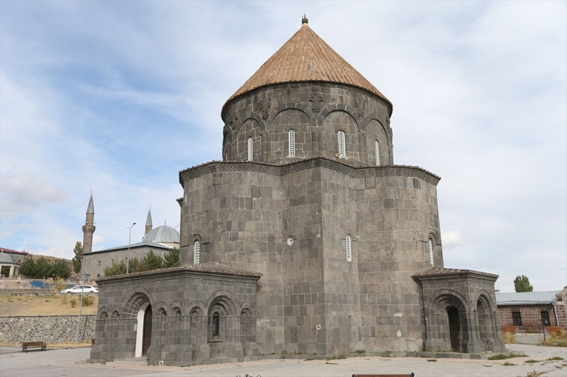 Kars’ta 140 yıl önce inşa edilen taş binalar yeniden hayat buldu! Baltık mimarisi kenti masalsı bir görünüme bürüdü - Resim: 17