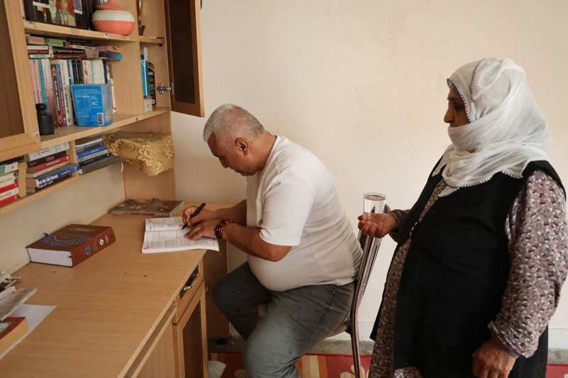 Simit tezgahından memurluğa! Azim engel tanımadı! 20 yıl simit sattı, atandığına kimse inanmadı! - Resim: 6