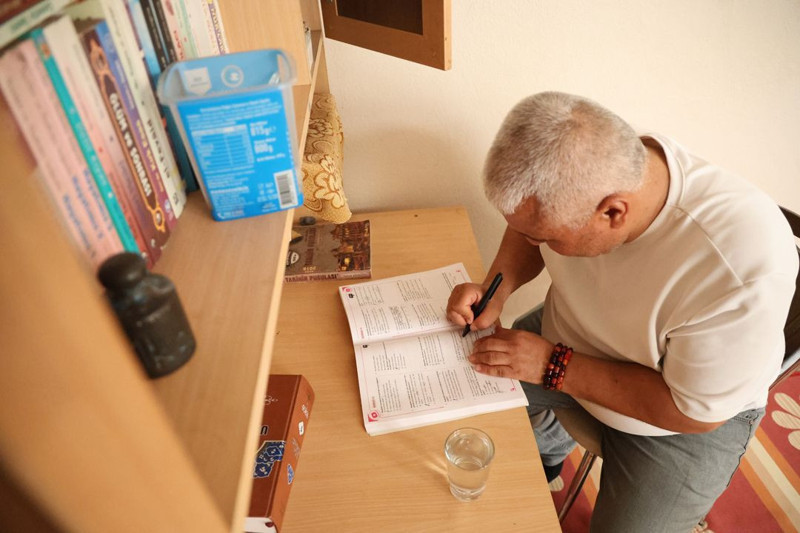 Simit tezgahından memurluğa! Azim engel tanımadı! 20 yıl simit sattı, atandığına kimse inanmadı! - Resim: 8