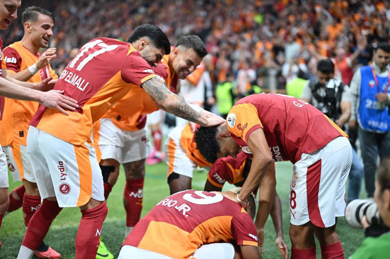 Transfer çalışmaları başladı! Galatasaray yeni orta sahasını buldu! 10 milyon euroluk yıldız adayı radarda - Resim: 3