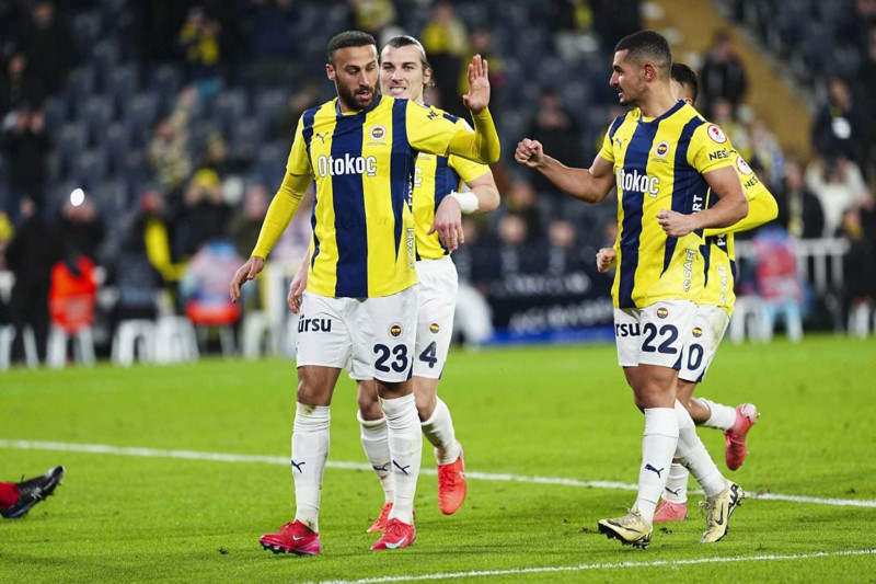 Fenerbahçe’de sürpriz ayrılık! Yıldız futbolcunun yeni adresini duyurdular! Gideceği takıma çok şaşıracaksınız! - Resim: 7