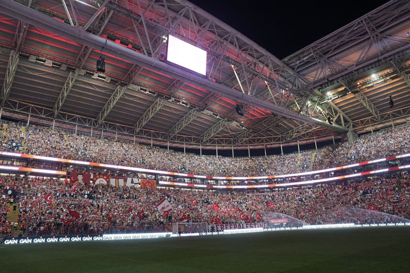 Galatasaray’da Trabzonspor maçı öncesi moral bozan gelişme! İki kritik isim forma giyemeyecek - Resim: 1