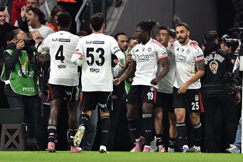 Fenerbahçe yenilgisi bardağı taşırdı! Beşiktaş’ta “yönetim istifa” sesleri - Resim: 4
