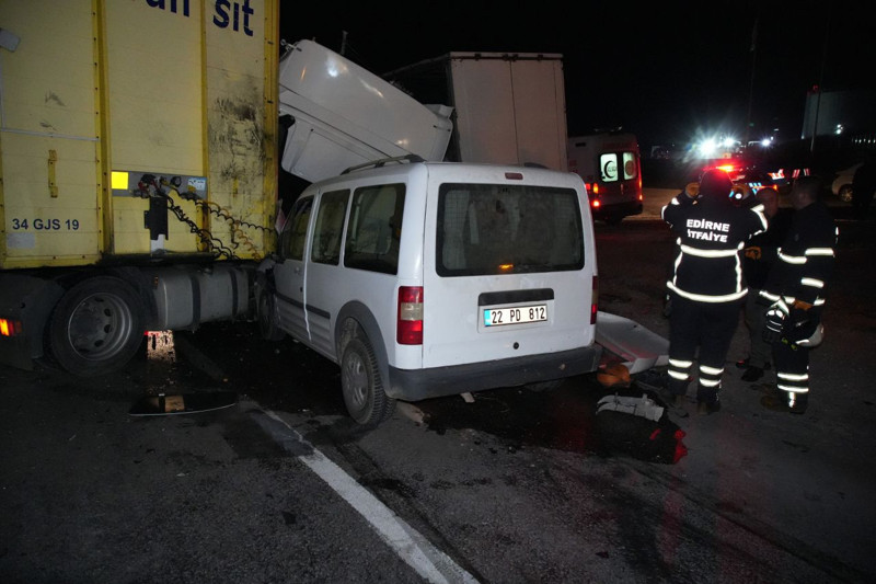 Facia gibi kaza: Ölü ve yaralılar var - Resim: 1