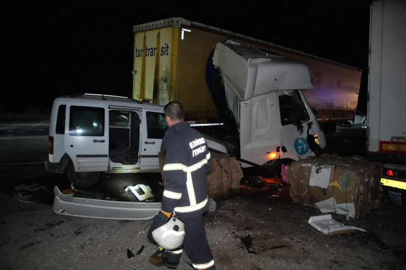 Facia gibi kaza: Ölü ve yaralılar var - Resim: 2