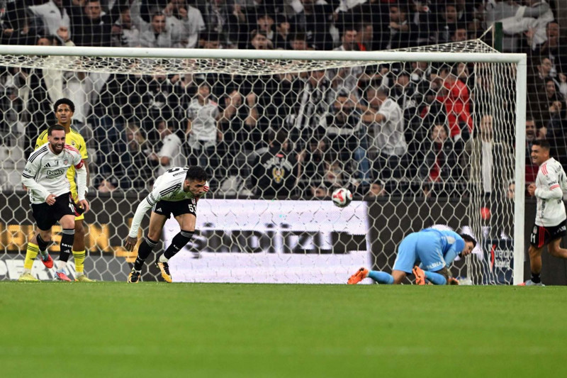 Fenerbahçe yönetiminden Beşiktaş galibiyeti sonrası iddialı Galatasaray çıkışı! Dikkat çeken ‘şampiyonluk’ vurgusu - Resim: 2