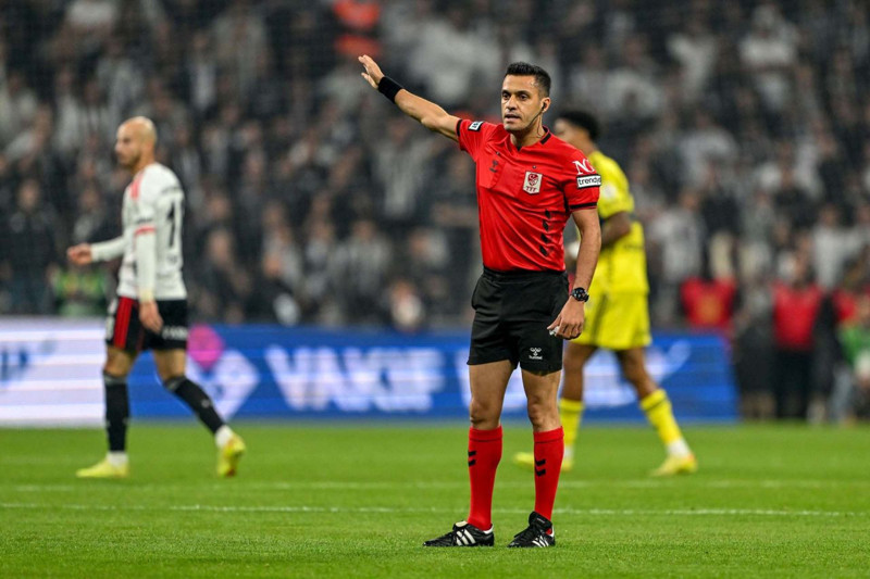 Beşiktaş- Fenerbahçe derbisine hakem Ali Yılmaz damga vurdu! 2 penaltı ve 2 kırmızı kartı atladı! İşte tartışmalı pozisyonlar - Resim: 6