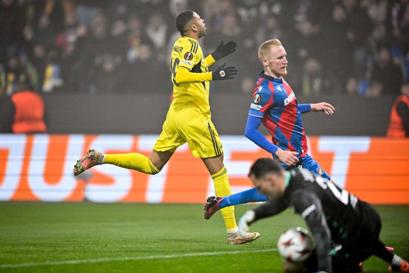 Fenerbahçe'de Viktoria Plzen maçı sonrası ortalık karıştı! Taraftar o futbolcuyu takımda istemiyor - Resim: 1