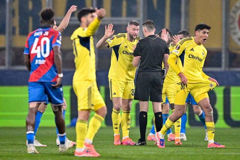 Dünya devi kancayı takmıştı! Fenerbahçe’den yıldız futbolcunun gidişine izin yok! - Resim: 4