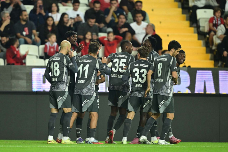 Sergen Yalçın kolları sıvadı! Plan hazır! İşte Beşiktaş’ı zirveye çıkaracak 11 maçlık fikstür! - Resim: 4