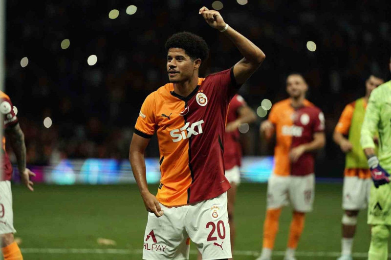 Galatasaray'da devre arasında sürpriz ayrılık! Okan Buruk "satabilirsiniz" dedi, kasa para dolacak - Resim: 2