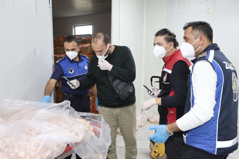 Denetimlerde akılalmaz hijyen skandalı! 25 ton bozuk tavuk ürünü ele geçirildi - Resim: 4