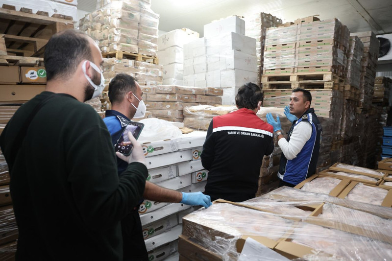 Denetimlerde akılalmaz hijyen skandalı! 25 ton bozuk tavuk ürünü ele geçirildi - Resim: 3