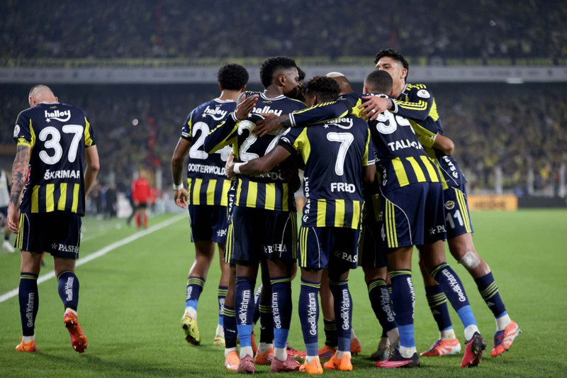 Fenerbahçe'de Tedesco resmen duyurdu! O isim Ferencvaros maçına ilk 11'de başlayacak - Resim: 11
