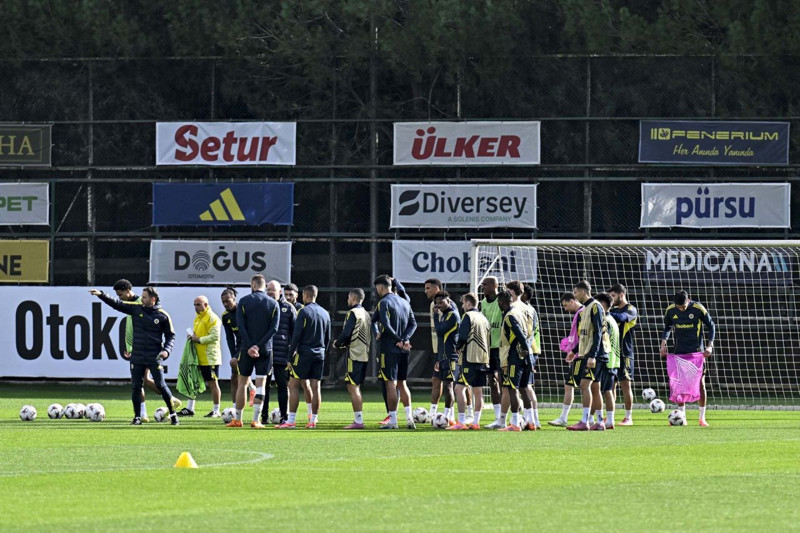 Fenerbahçe'de Tedesco resmen duyurdu! O isim Ferencvaros maçına ilk 11'de başlayacak - Resim: 9