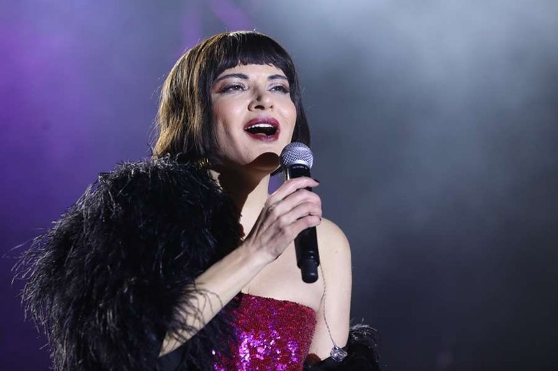 Yıllar içerisindeki değişimiyle gündemdeydi! Şarkıcı Göksel estetik iddialarına son noktayı koydu - Resim: 1