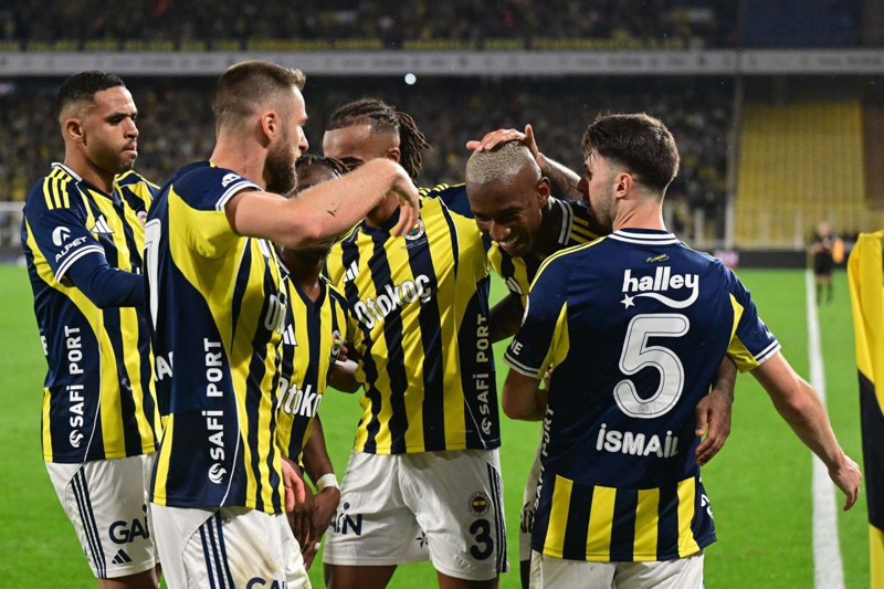 Fenerbahçe'de Tedesco'dan sürpriz tercihler! Galatasaray derbisinin muhtemel ilk 11'i belli oldu! Bir mevkide kararsızlık var - Resim: 4