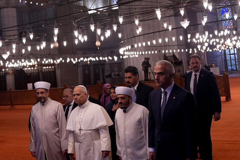 Papa, Sultanahmet Camii'nde! Ayakkabı detayı dikkat çekti - Resim: 1