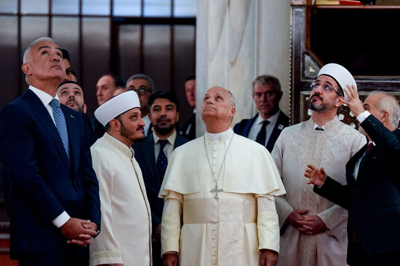Papa, Sultanahmet Camii'nde! Ayakkabı detayı dikkat çekti - Resim: 4