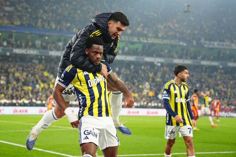 Avrupa Fenerbahçe- Galatasaray derbisini yazdı! İki yıldıza vurgu yaptılar! - Resim: 15
