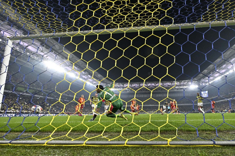 Fenerbahçe derbisi sonrası harekete geçildi! Galatasaray’dan TFF’ye çıkarma! İki konuda şikayet yapılacak - Resim: 1