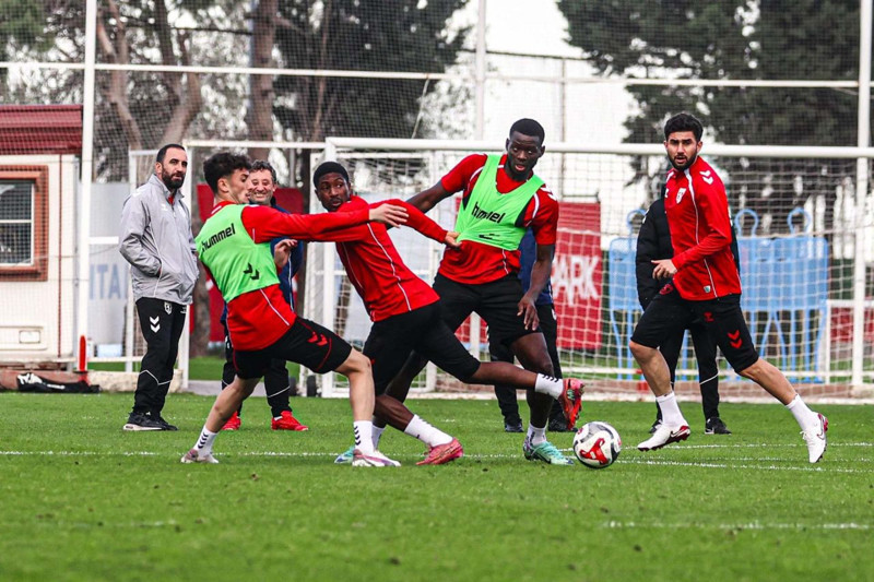 Süper Lig’de zorlu maç! Galatasaray, Samsunspor’u konuk ediyor! Cimbom’da 5 eksik var! İşte muhtemel ilk 11’ler - Resim: 9