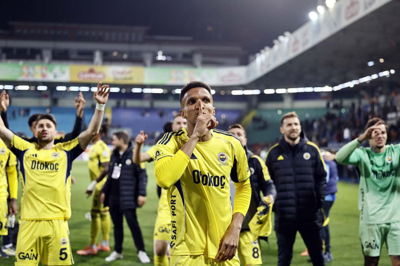 Fenerbahçe biletini kesti! 8 milyon euroluk yıldız gidiyor! Resmi transfer görüşmeleri başladı - Resim: 12