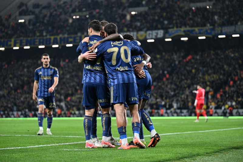 Fenerbahçe’de karar verildi! 3 yabancı futbolcu devre arası gidiyor! Beşiktaş derbisi o ismin son maçı olacak! - Resim: 4