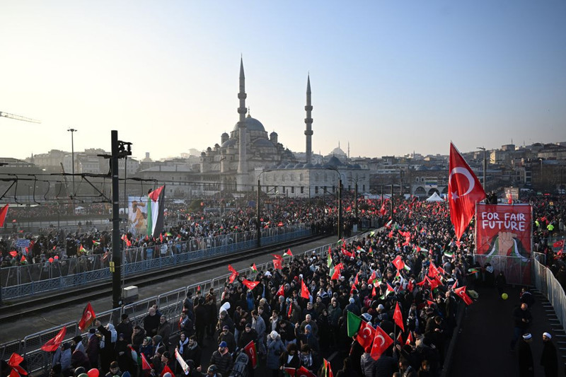İstanbul'da büyük Gazze yürüyüşü! Yüz binlerce kişi tek yürek! Bilal Erdoğan: İsrail siyonizmi bugün nazizmdir - Resim: 7