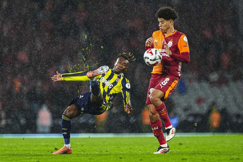 Galatasaray’dan yılın transfer bombası! 40 milyon euroluk dünya yıldızı Fenerbahçe yenilgisini unutturacak!  Taraftarlar havalimanına akın edecek - Resim: 8