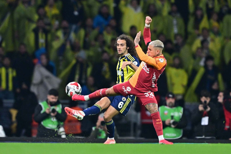 Galatasaray’dan yılın transfer bombası! 40 milyon euroluk dünya yıldızı Fenerbahçe yenilgisini unutturacak!  Taraftarlar havalimanına akın edecek - Resim: 11