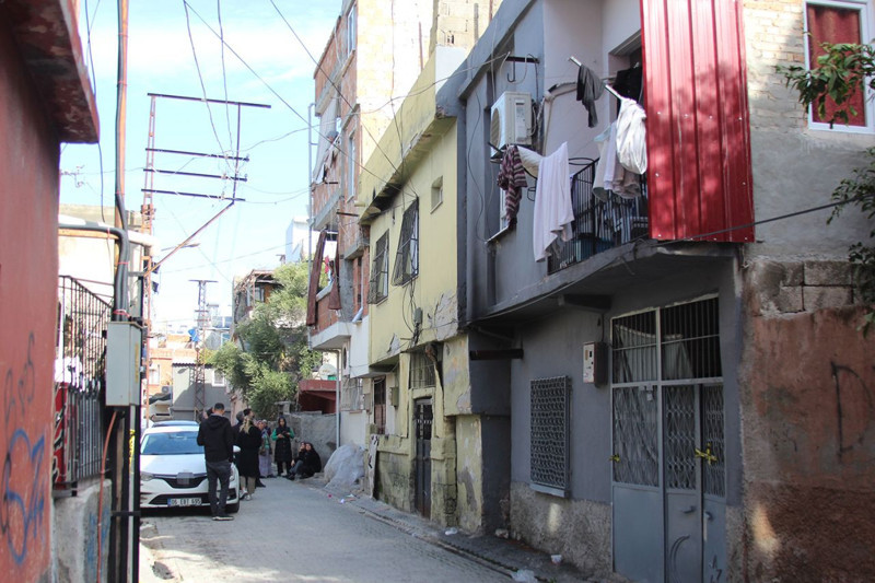 3 çocuk annesi eşini katletti! Cesedin başında ağlayarak teslim oldu - Resim: 2