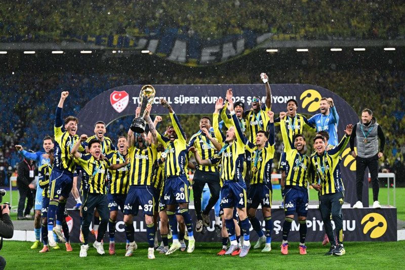 Gelecek yılın ilk bombası patladı! Fenerbahçe ilk transferini sessiz sedasız bitirdi! Taraftarlar çok sevinecek - Resim: 18