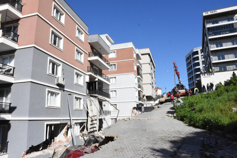 İzmir'de toprak kayması: 151 kişi tahliye edildi! - Resim: 3