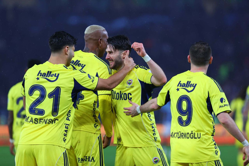 Fenerbahçe’den kritik hamle! Yönetim harekete geçti! Yıldız futbolcuya yeni sözleşme teklif edilecek - Resim: 3