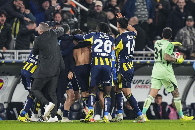 Kasımpaşa maçı bitti, soyunma odasına indi! Sadettin Saran’ın futbolculara söyledikleri ortaya çıktı! - Resim: 7