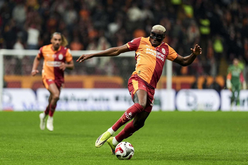 Galatasaray, Osimhen’in bonservisini belirledi! Fransızlar tarihe geçecek parayı duyurdu! - Resim: 11