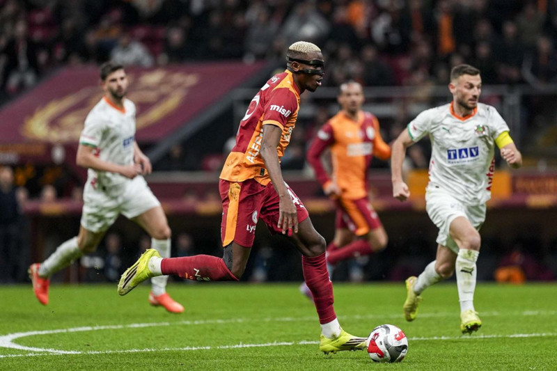 Galatasaray, Osimhen’in bonservisini belirledi! Fransızlar tarihe geçecek parayı duyurdu! - Resim: 18