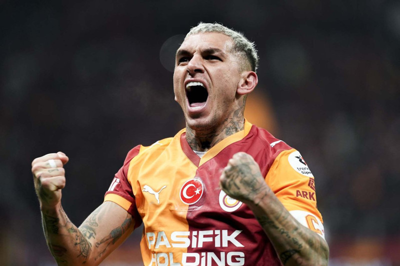 Gideceği söyleniyordu, takımda kalıyor! Galatasaray’dan yıldız futbolcunun maaşına dev zam! Yeni ücreti belli oldu - Resim: 4