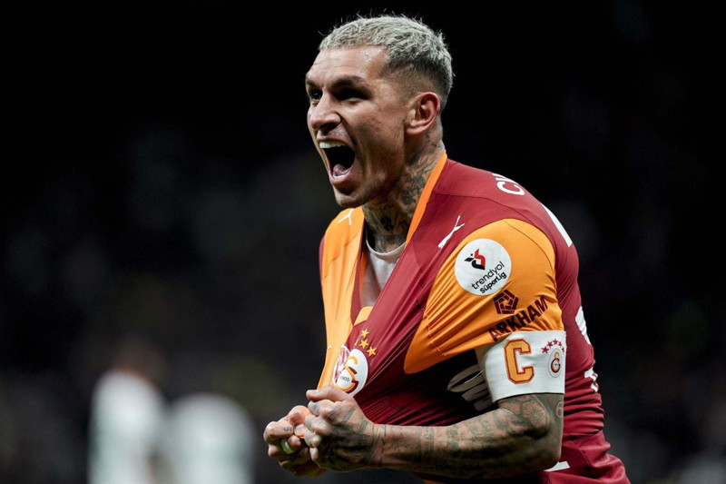 Gideceği söyleniyordu, takımda kalıyor! Galatasaray’dan yıldız futbolcunun maaşına dev zam! Yeni ücreti belli oldu - Resim: 5