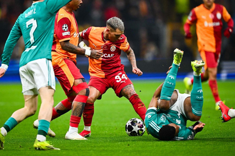 “Tur şansı yüzde 1” demişti! Galatasaray yenilgisi çıldırttı! Liverpool efsanesi Arne Slot’u yerden yere vurdu! - Resim: 2