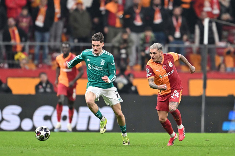 Gideceği söyleniyordu, takımda kalıyor! Galatasaray’dan yıldız futbolcunun maaşına dev zam! Yeni ücreti belli oldu - Resim: 9