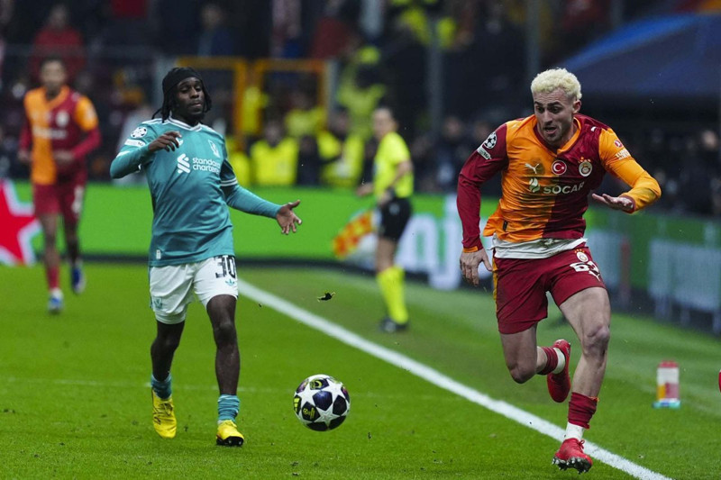 “Tur şansı yüzde 1” demişti! Galatasaray yenilgisi çıldırttı! Liverpool efsanesi Arne Slot’u yerden yere vurdu! - Resim: 5